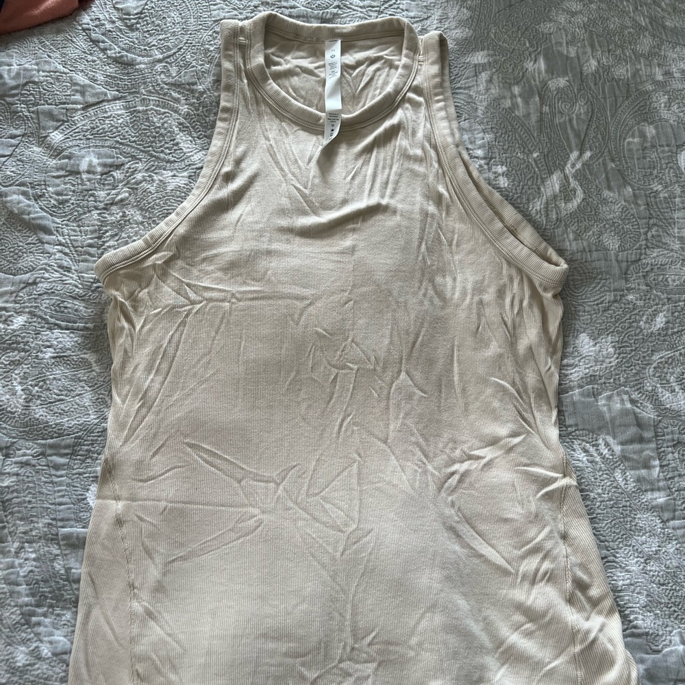 Lululemon tank